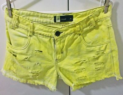 Short amarelo limão